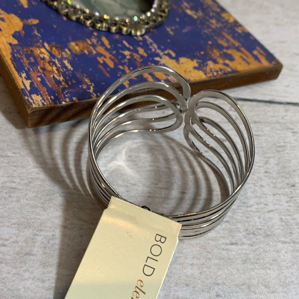 • silver loop hinge bracelet [NWT] • - Picture 4 of 7
